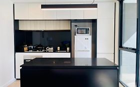 Urban Chic Retreat Near Crown W/ Free Parking